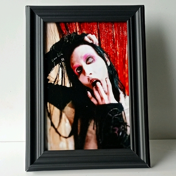 Marilyn Manson Edgy Metal Gothic Rock Alternative Dark Morbid Music 90s Home Dec - Picture 8 of 8